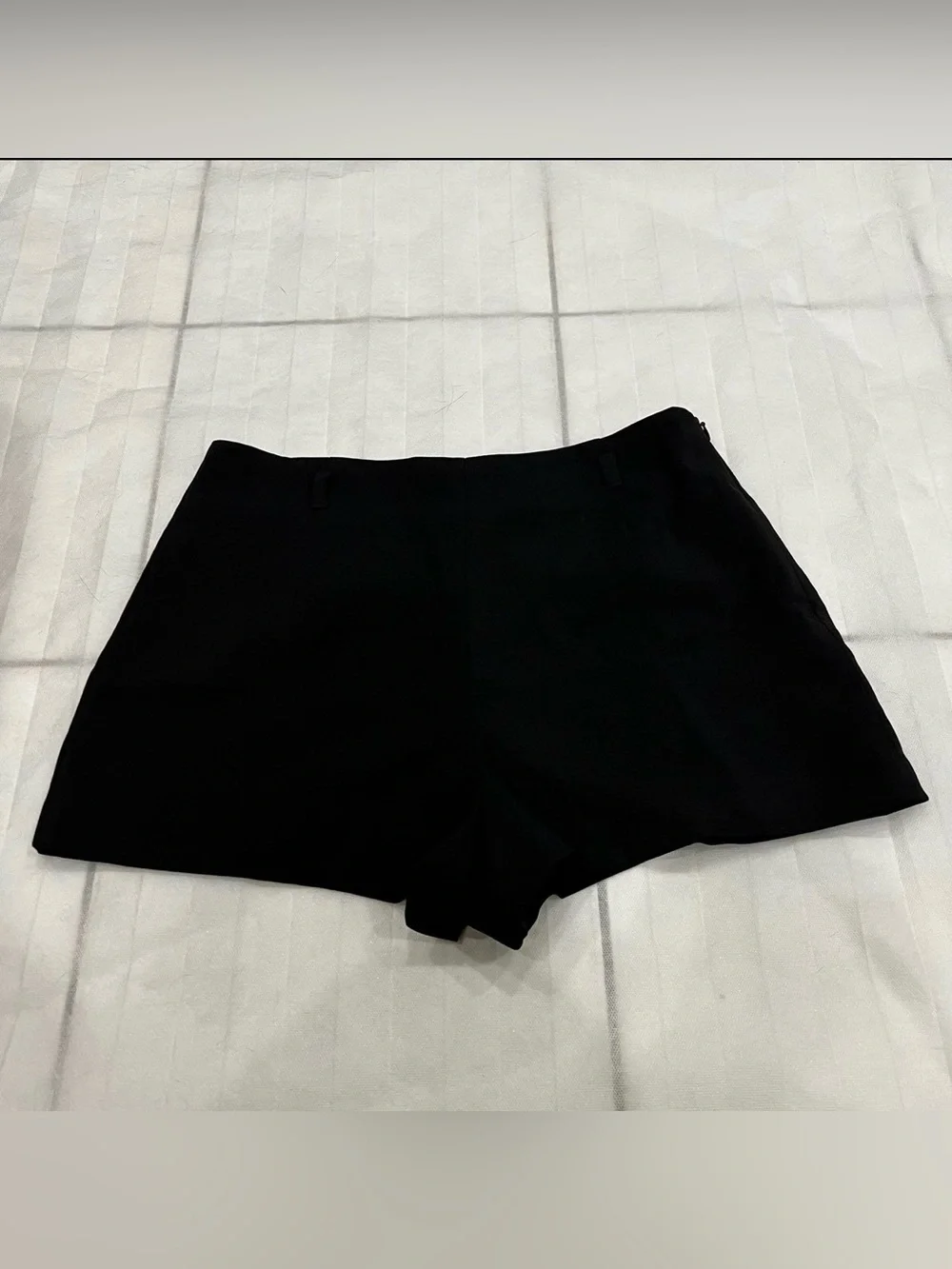 Forever 21 Black High-Waist Tailored Shorts size medium - Picture 2 of 8
